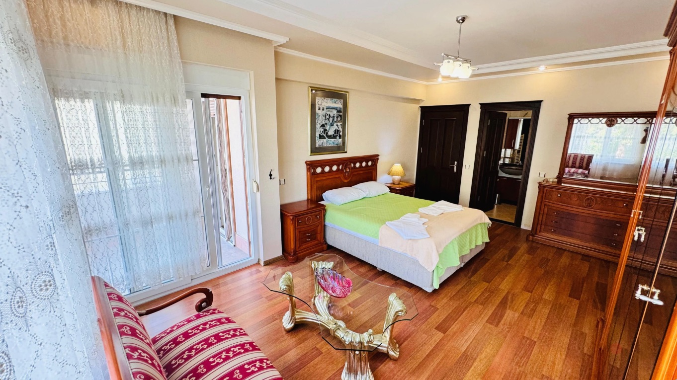 Additional bedroom arrangement for family stays