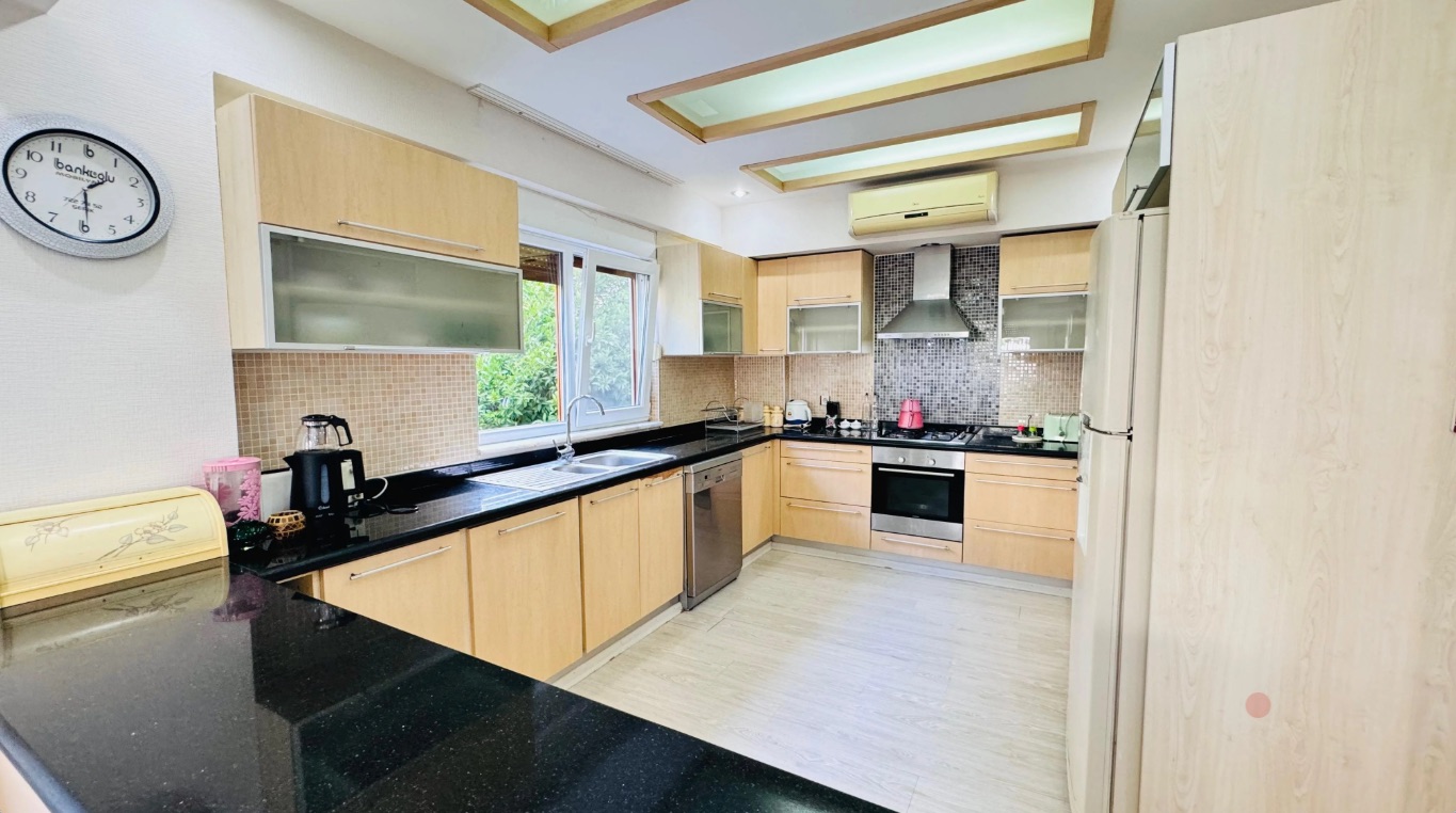 Dining and indoor living details